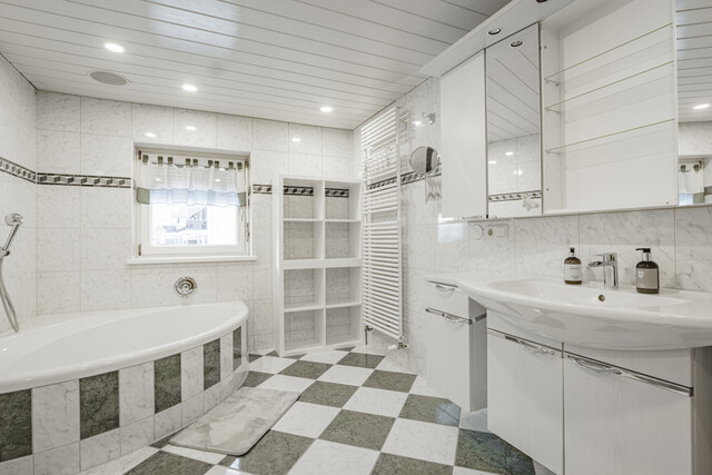 Ferienhaus mit 4 separaten Apartments in Klösterle am Alrberg