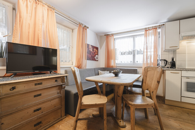 Ferienhaus mit 4 separaten Apartments in Klösterle am Alrberg