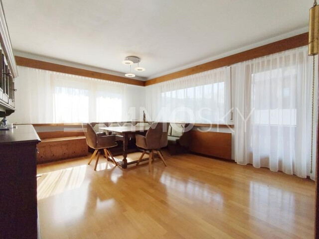 Großzügiges Haus in ruhiger Sackgasse  Wohnen im Grünen