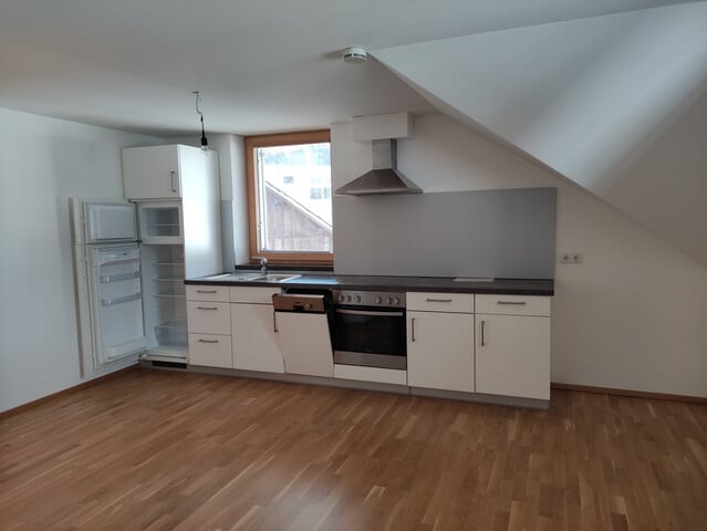 Helle Dachgeschosswohnung mit Charme zu vermieten!