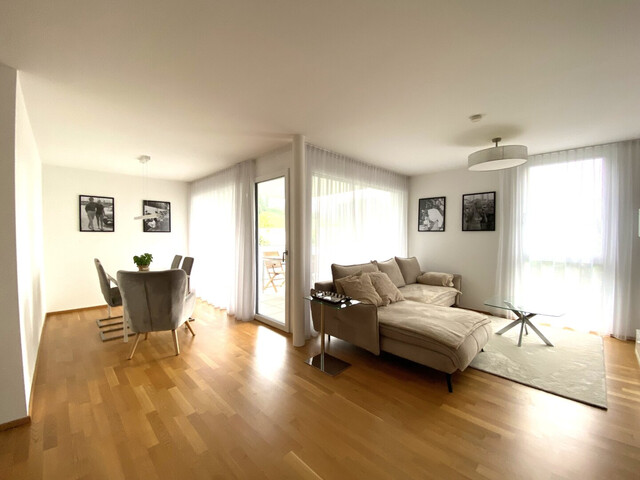 Äußerst gepflegte 3 Zimmer Wohnung mit stilvollem Flair/Balkon & 1 TG-Stellplatz