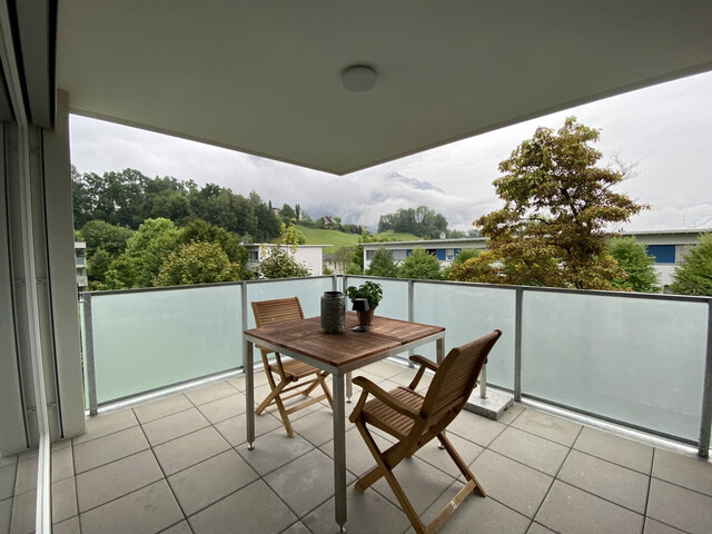 Äußerst gepflegte 3 Zimmer Wohnung mit stilvollem Flair/Balkon & 1 TG-Stellplatz