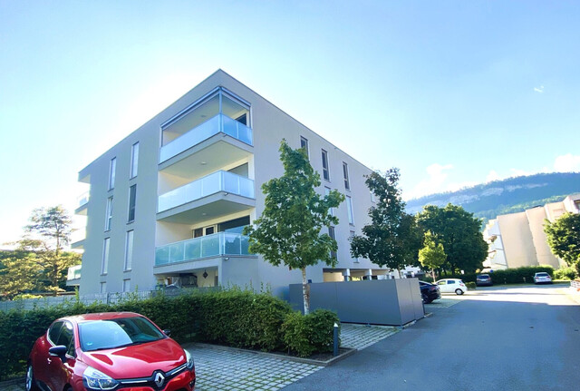 Äußerst gepflegte 3 Zimmer Wohnung mit stilvollem Flair/Balkon & 1 TG-Stellplatz