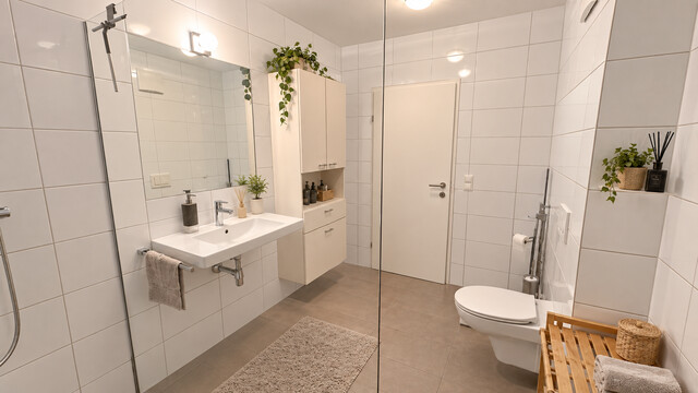Helle 2-Zimmer-Wohnung mit großem überdachtem Balkon