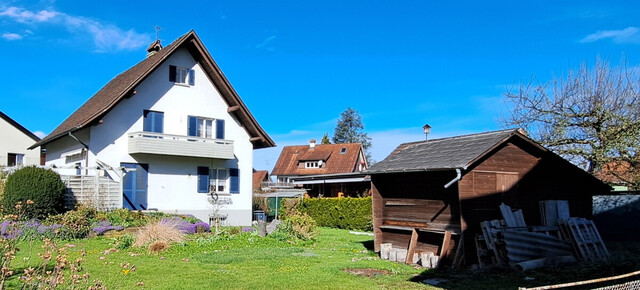 Älteres Haus mit großem, sehr schönem Grundstück in Dornbirn / Hatlerdorf
