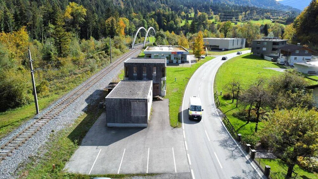 ARCHITEKTONISCH INTERESSANTES GEWERBEOBJEKT AM TALEINGANG DES MONTAFONS