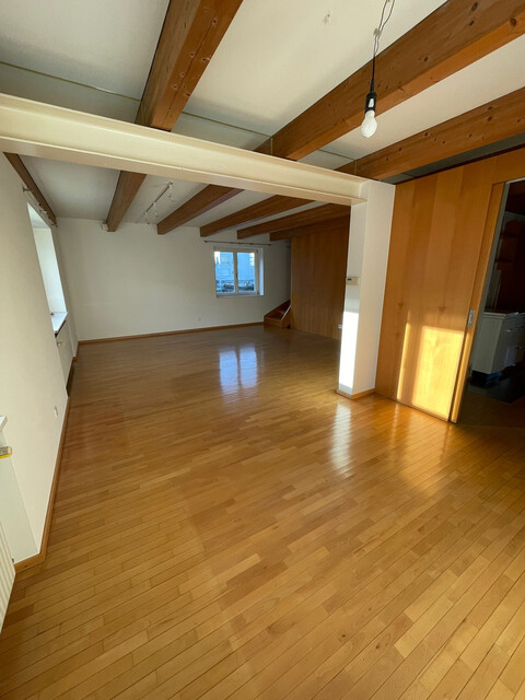 2 Stöckige Dachwohnung mit großer Terrasse in Altbau - Charmante Mietwohnung in Top-Lage!