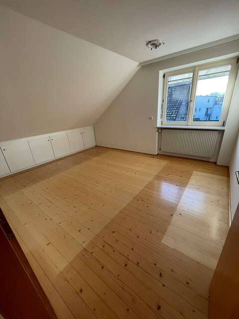 2 Stöckige Dachwohnung mit großer Terrasse in Altbau - Charmante Mietwohnung in Top-Lage!