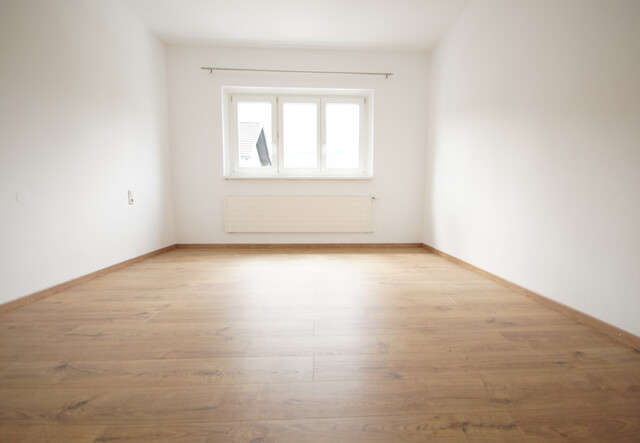 Geräumige provisionsfreie Wohnung mit Balkon !