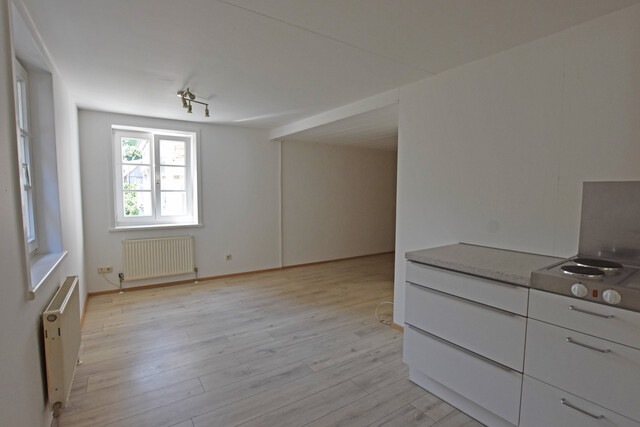 MITTEN IM DORFZENTRUM: Gemütliche 1,5 Zi-Wohnung