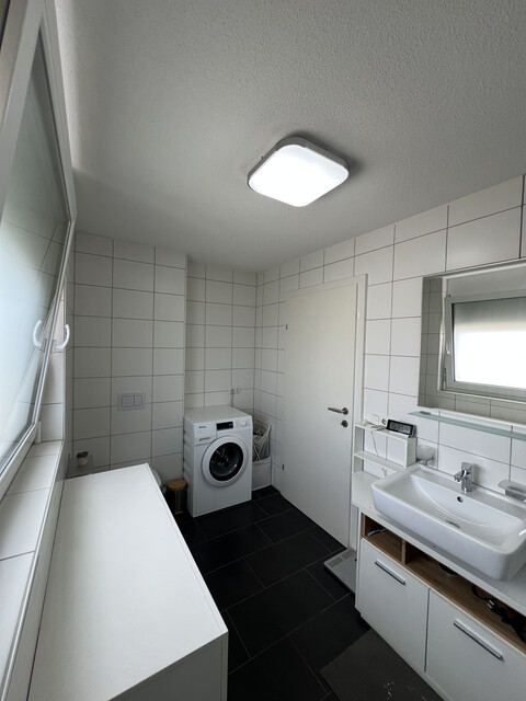 Schöne, helle, möblierte 4 Zimmer-Wohnung 