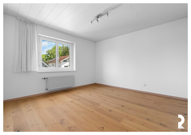 EINFAMILIENHAUS MIT GROSSZÜGIGEM GRUNDSTÜCK IN RUHIGER LAGE