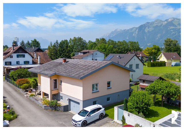EINFAMILIENHAUS MIT GROSSZÜGIGEM GRUNDSTÜCK IN RUHIGER LAGE