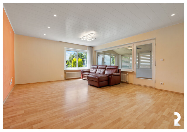 EINFAMILIENHAUS MIT GROSSZÜGIGEM GRUNDSTÜCK IN RUHIGER LAGE