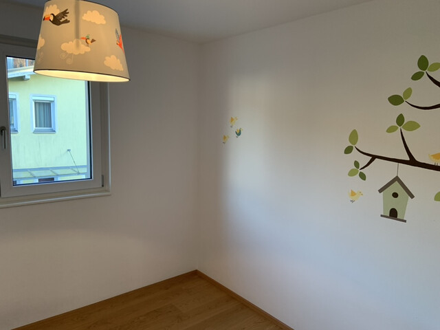 Moderne 4-Zimmer-Wohnung mit Terrasse, Tiefgaragenplatz und Kellerabteil in Muntlix