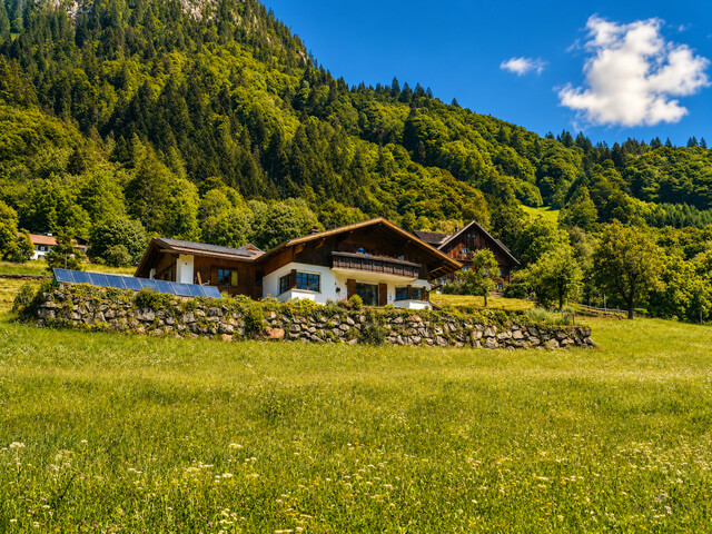 Ländliche idylle mit Privatsphäre und imposantem Panorama am Fuße des Arlberg