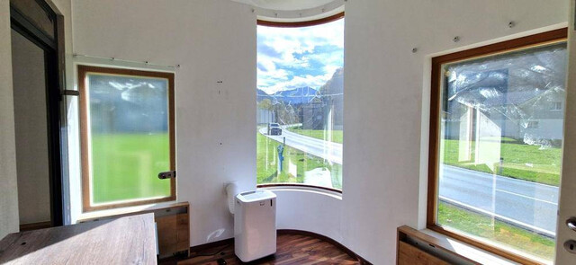 ARCHITEKTONISCH INTERESSANTES GEWERBEOBJEKT AM TALEINGANG DES MONTAFONS