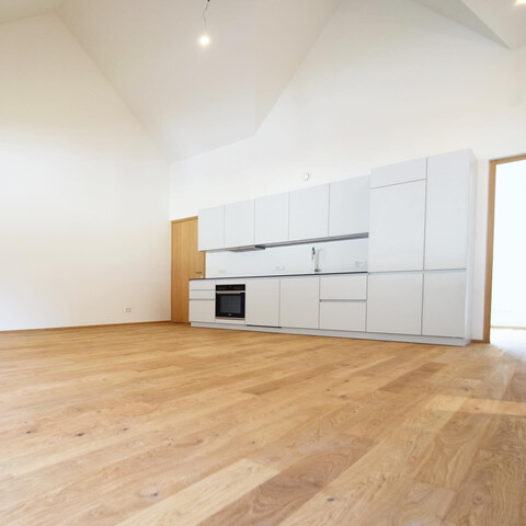 Hochwertige 2-Zimmer Dachgeschosswohnung zu vermieten!