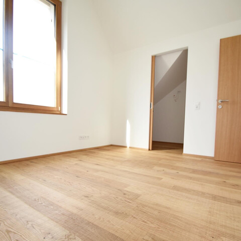 Hochwertige 2-Zimmer Dachgeschosswohnung zu vermieten!