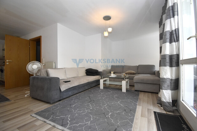 Zweigeschossige Wohnung mit Privatgarten!