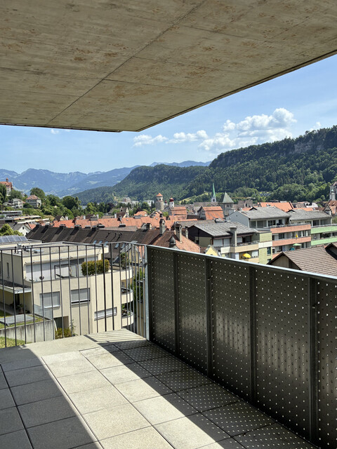 Helle 2-Zimmer-Wohnung in Toplage mit Panoramablick, Balkon & Tiefgaragenplatz in Feldkirch