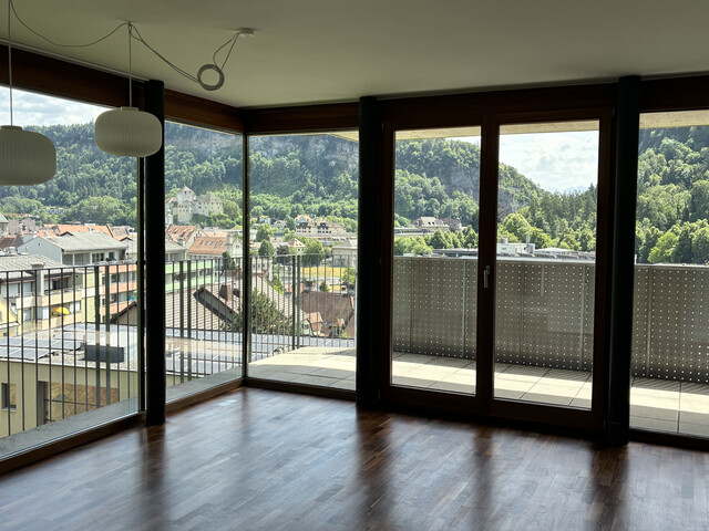 Helle 2-Zimmer-Wohnung in Toplage mit Panoramablick, Balkon & Tiefgaragenplatz in Feldkirch