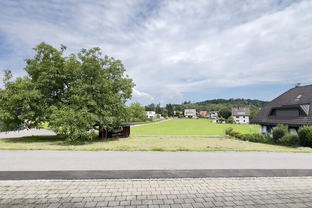 Baugrundstück in Top Lage von Frastanz: Sonnig gelegen und in zwei Parzellen teilbar