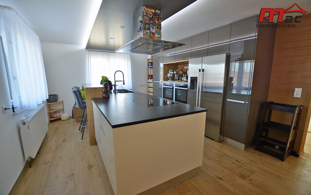 Liebevoll & hochwertig generalsaniertes Wohnhaus in sonniger Ruhelage