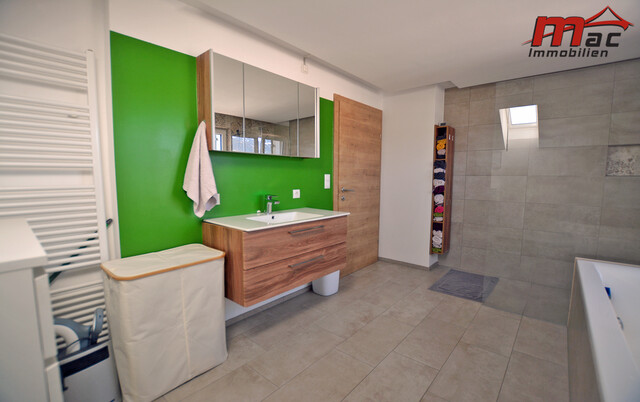 Liebevoll & hochwertig generalsaniertes Wohnhaus in sonniger Ruhelage