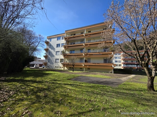 Neuer Preis: 4,5-Zimmer-Wohnung mit großzügigem Balkon sowie Loggia und Tiefgaragenplatz