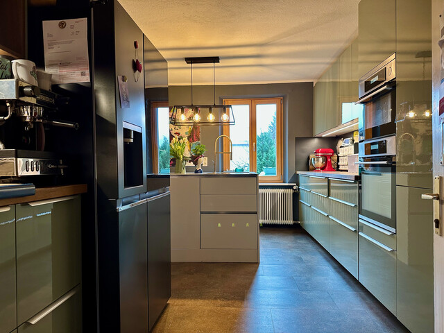 Großzügiges Wohnhaus mit großer Tenne mitten in Gisingen