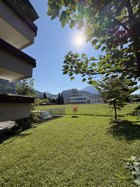 Dachgeschoss mit zwei Balkonen & zwei Stellplätzen 