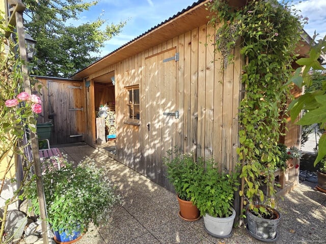 Charmantes Einfamilienhaus mit großzügigem Garten, Garage und verglaster Terrasse in Altach
