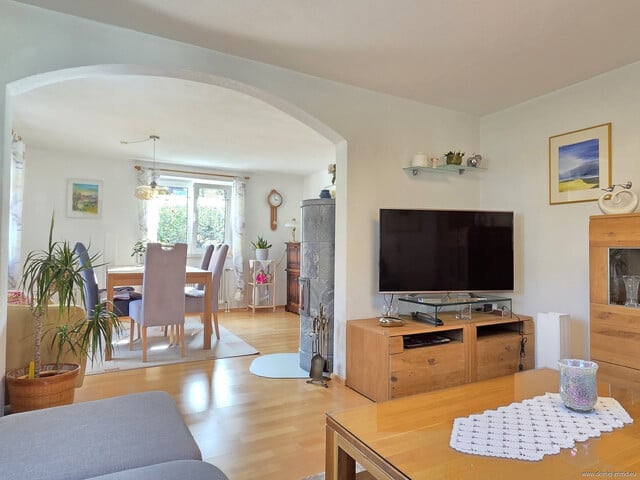 Charmantes Einfamilienhaus mit großzügigem Garten, Garage und verglaster Terrasse in Altach