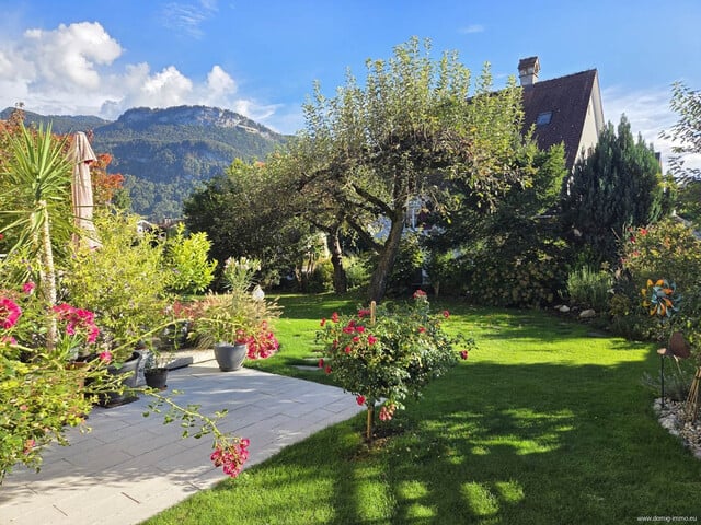 Charmantes Einfamilienhaus mit großzügigem Garten, Garage und verglaster Terrasse in Altach