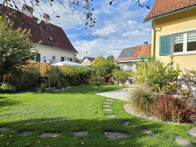 Charmantes Einfamilienhaus mit großzügigem Garten, Garage und verglaster Terrasse in Altach
