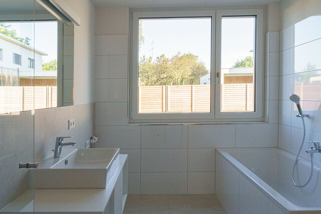 Ruhige, modernde und sehr helle 3-Zi-Terrassenwohnung