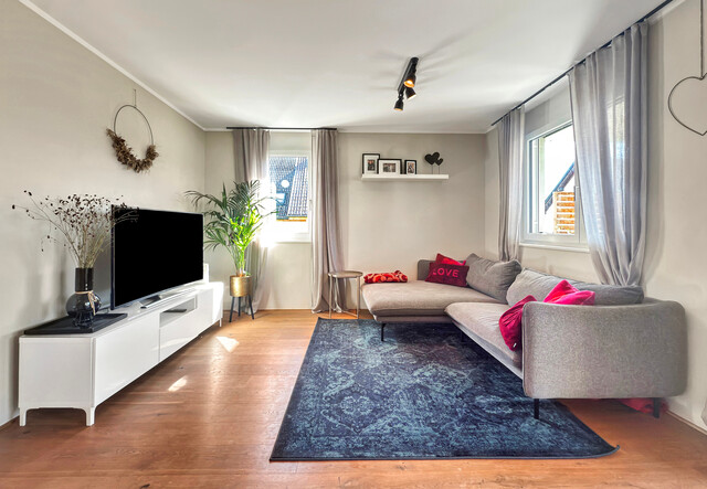 Attraktive 4-Zimmer-Dachgeschosswohnung in Kleinwohnanlage