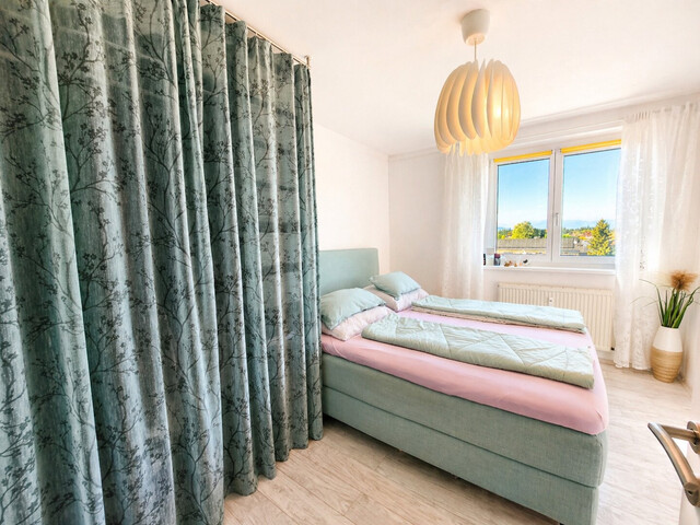 Liebevoll sanierte 4-Zimmer-Wohnung mit Wohnwintergarten und herrlichen Weitblick