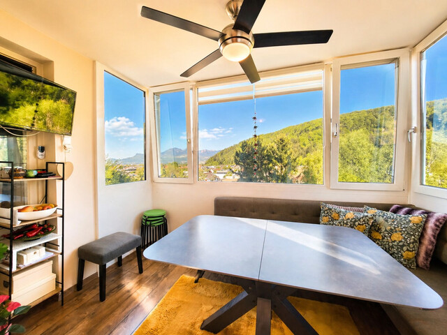 Liebevoll sanierte 4-Zimmer-Wohnung mit Wohnwintergarten und herrlichen Weitblick