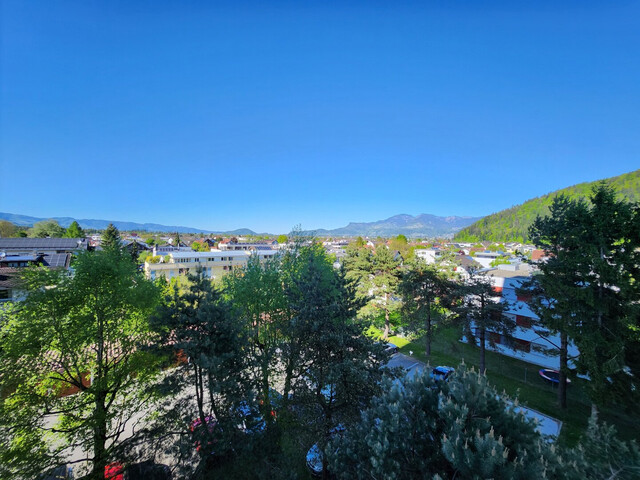 Liebevoll sanierte 4-Zimmer-Wohnung mit Wohnwintergarten und herrlichen Weitblick
