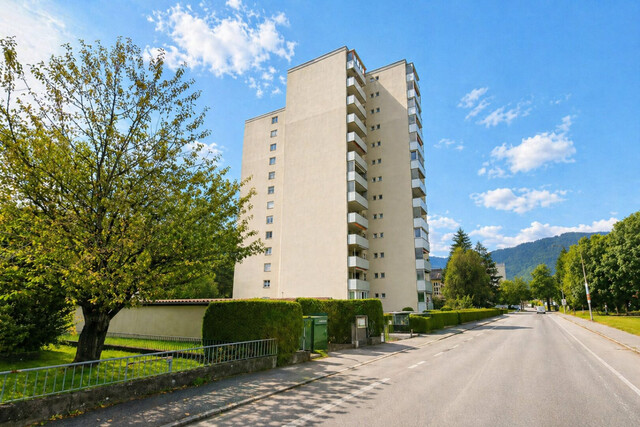 Liebevoll sanierte 4-Zimmer-Wohnung mit Wohnwintergarten und herrlichen Weitblick