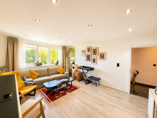 Liebevoll sanierte 4-Zimmer-Wohnung mit Wohnwintergarten und herrlichen Weitblick