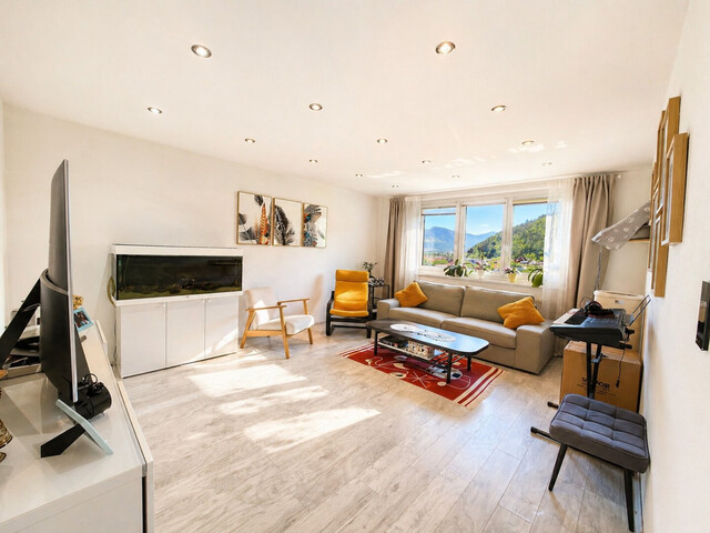 Liebevoll sanierte 4-Zimmer-Wohnung mit Wohnwintergarten und herrlichen Weitblick