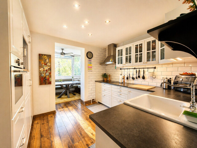 Liebevoll sanierte 4-Zimmer-Wohnung mit Wohnwintergarten und herrlichen Weitblick