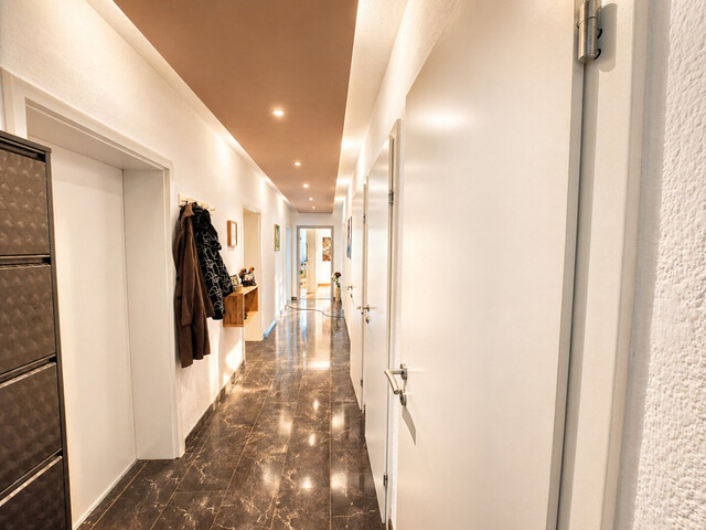 Liebevoll sanierte 4-Zimmer-Wohnung mit Wohnwintergarten und herrlichen Weitblick