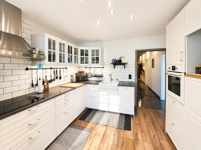 Liebevoll sanierte 4-Zimmer-Wohnung mit Wohnwintergarten und herrlichen Weitblick