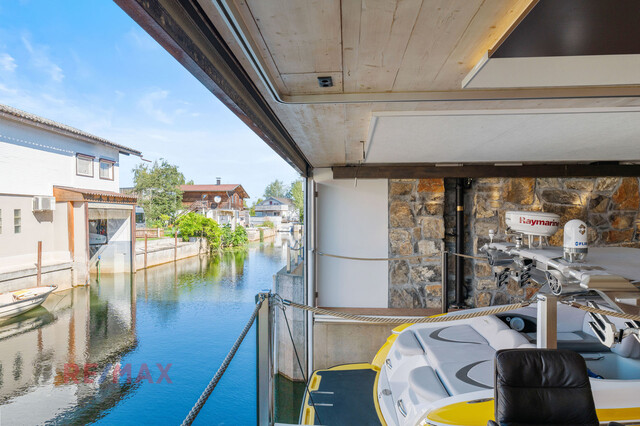 Direkt am Wasser: Exklusives Bootshaus mit Luxuskomfort