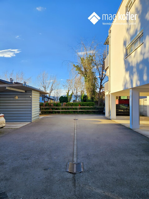 Götzis: Großzügige 3-Zimmer-Dachgeschosswohnung mit großem Balkon inkl. Carport