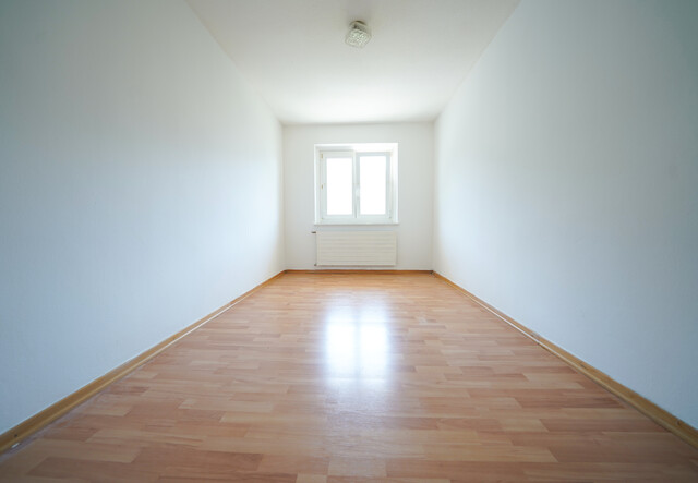 Geräumiges 5 Zimmerwohnung mit 2 Parkplätzen, Balkon, Lobby, Abstellraum, Keller und Fahrradabstellraum
